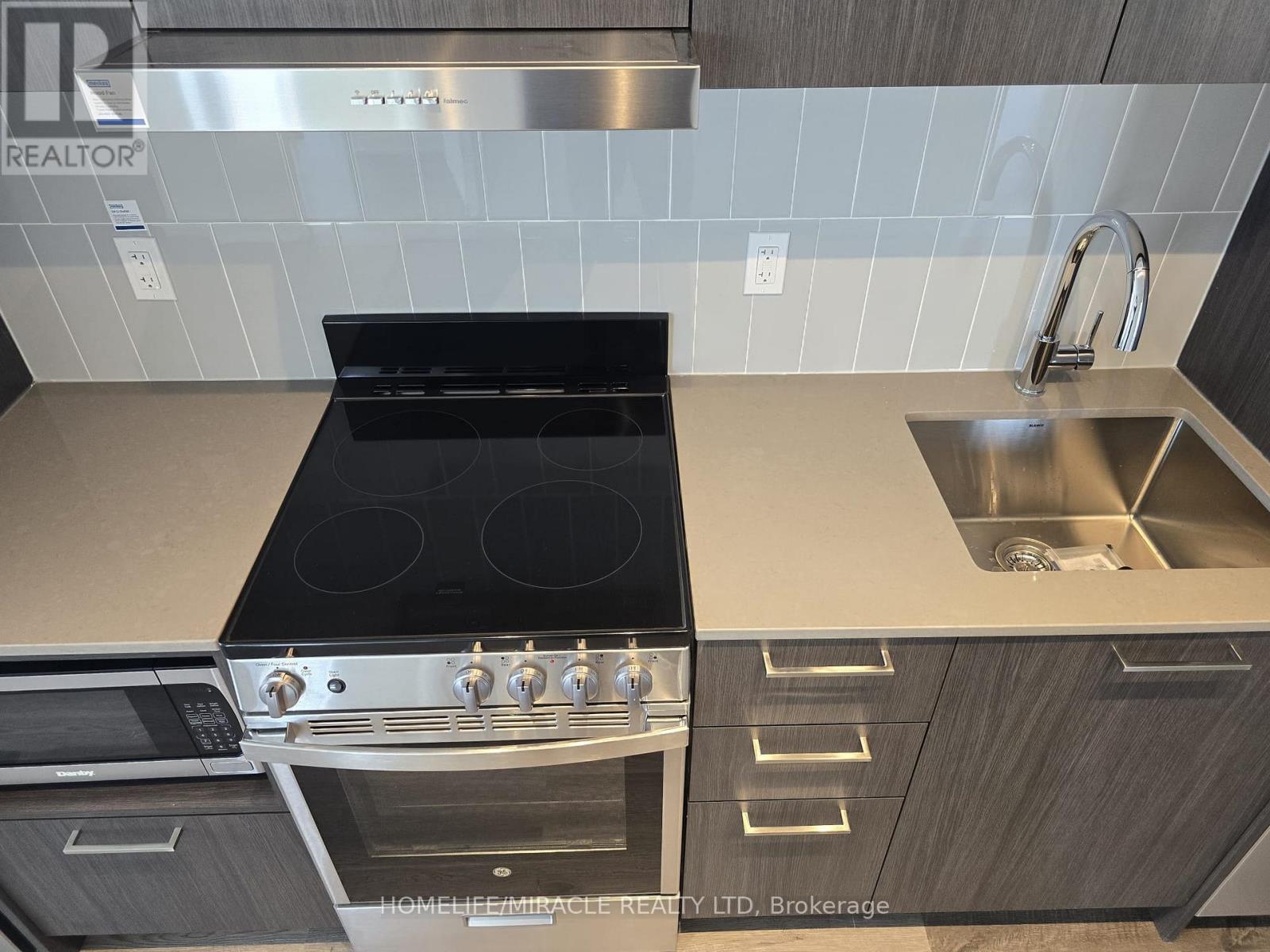 1003 - 195 Commerce Street, Vaughan, Ontario  L4K 0P9 - Photo 6 - N12813058