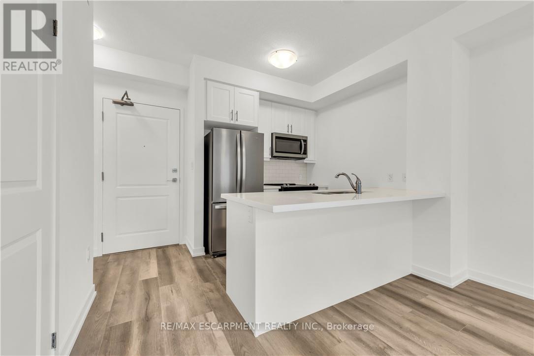 340 - 10 Mallard Trail, Hamilton, Ontario  L8B 1W5 - Photo 5 - X12818548