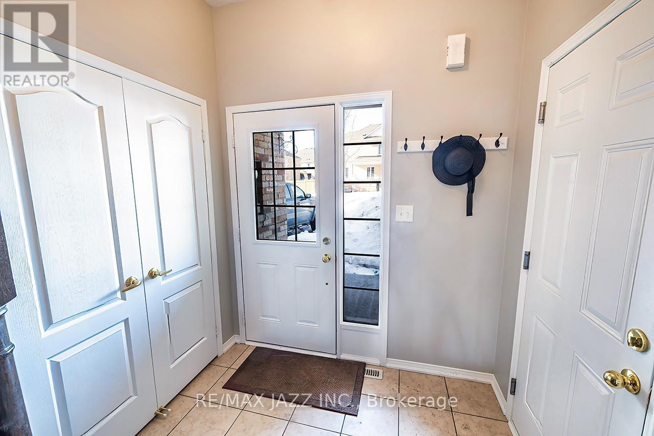 25 Summerside Avenue, Whitby, Ontario  L1R 0K1 - Photo 2 - E12818830