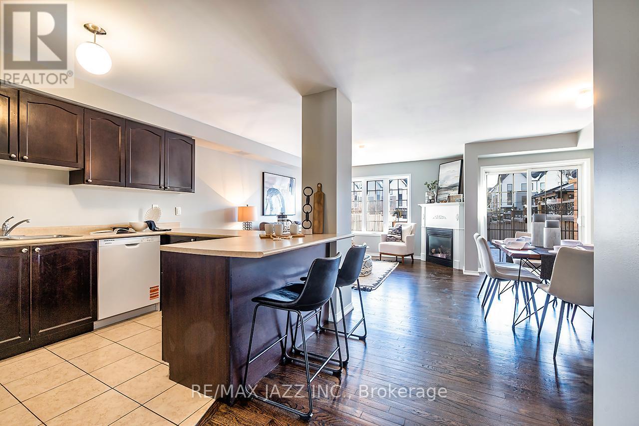 25 Summerside Avenue, Whitby, Ontario  L1R 0K1 - Photo 4 - E12818830