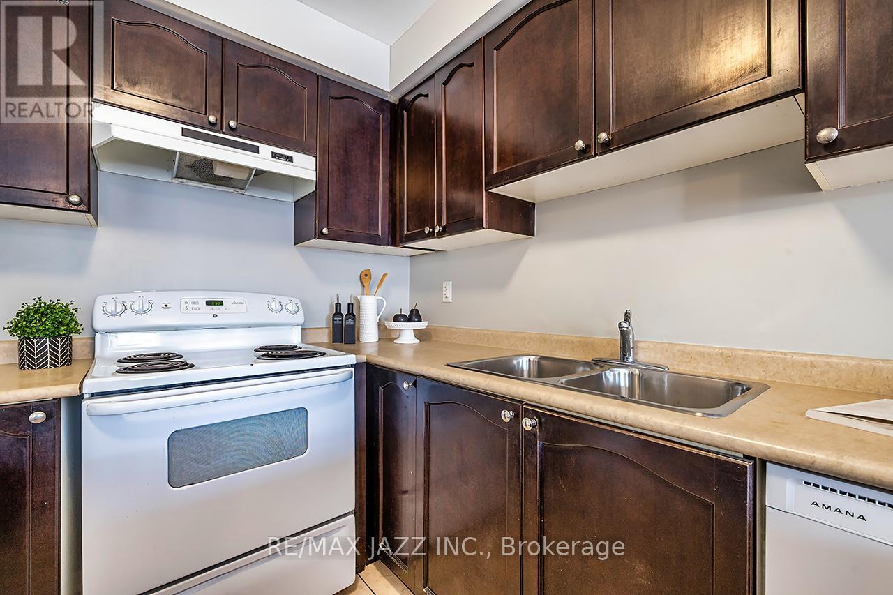 25 Summerside Avenue, Whitby, Ontario  L1R 0K1 - Photo 6 - E12818830