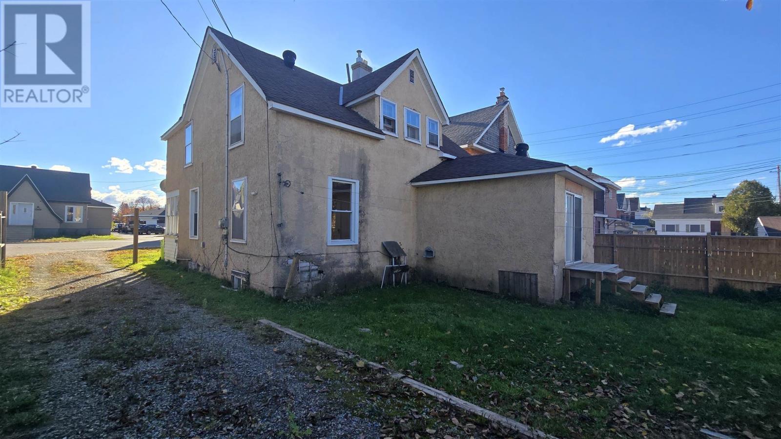 178 Albert St W, Sault Ste. Marie, Ontario  P6A 1B4 - Photo 3 - SM253141