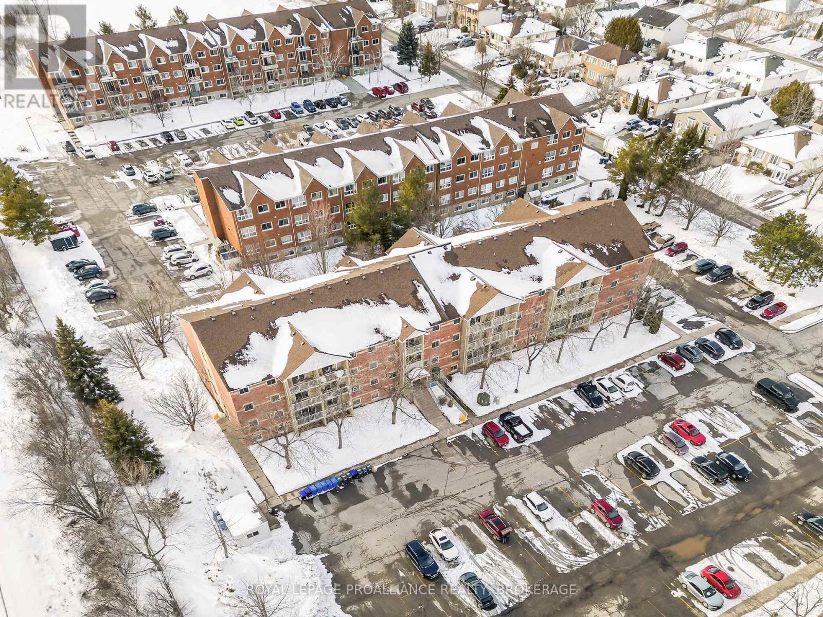 313 - 310 Kingsdale Avenue, Kingston, Ontario  K7M 8S1 - Photo 1 - X12818718