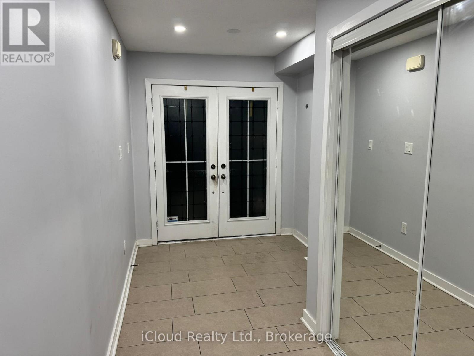 88 West Glen Avenue, Hamilton, Ontario  L8J 0H8 - Photo 2 - X12812492