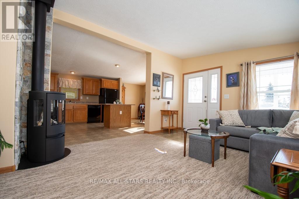 37 Creekside Circle, Kawartha Lakes, Ontario  K0M 1L0 - Photo 4 - X12818716