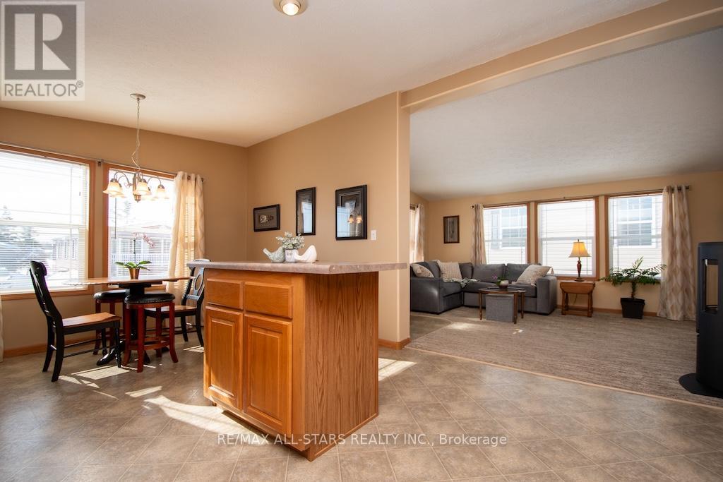 37 Creekside Circle, Kawartha Lakes, Ontario  K0M 1L0 - Photo 6 - X12818716