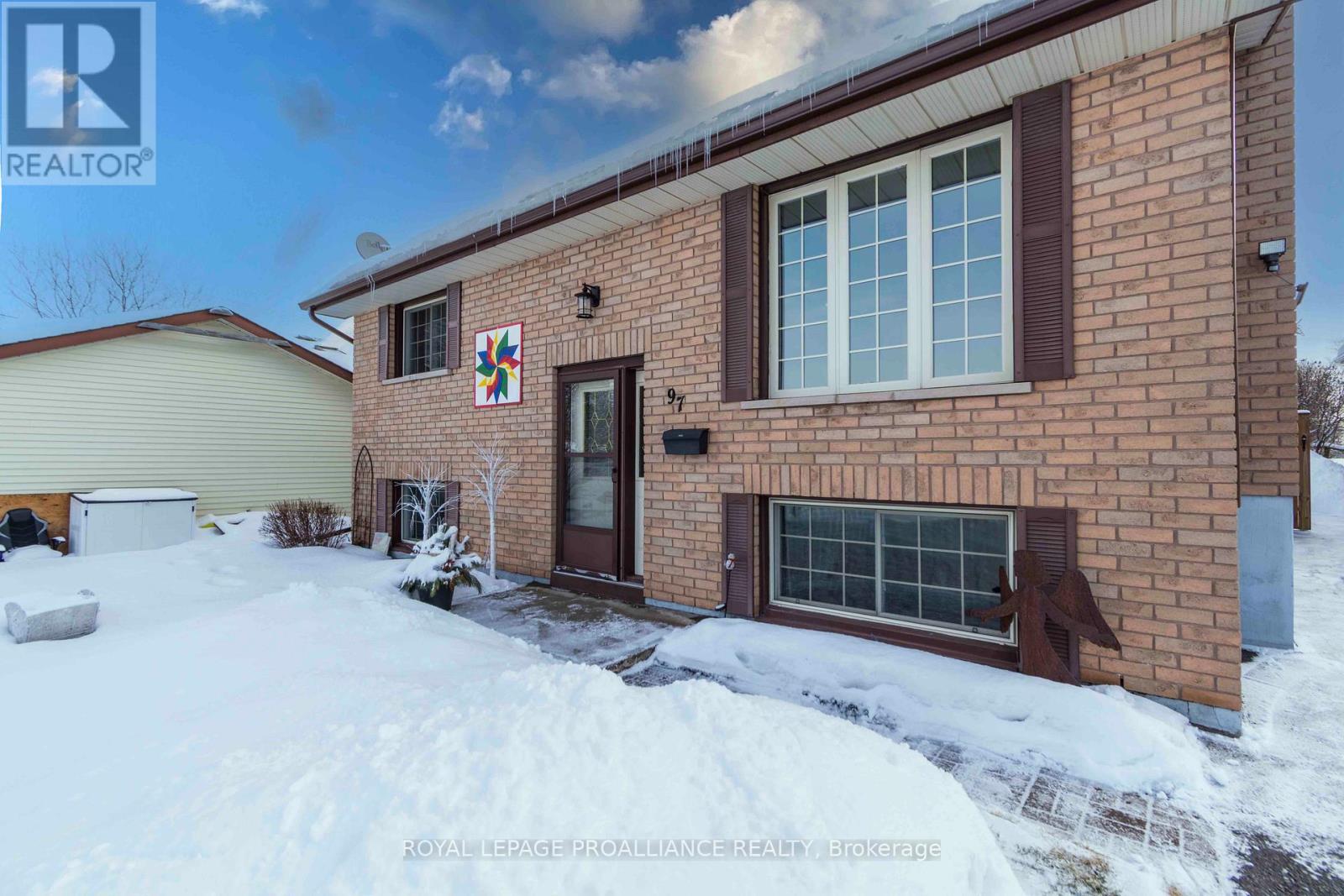 97 Prospect Hill, Quinte West, Ontario  K8V 2V4 - Photo 2 - X12818724