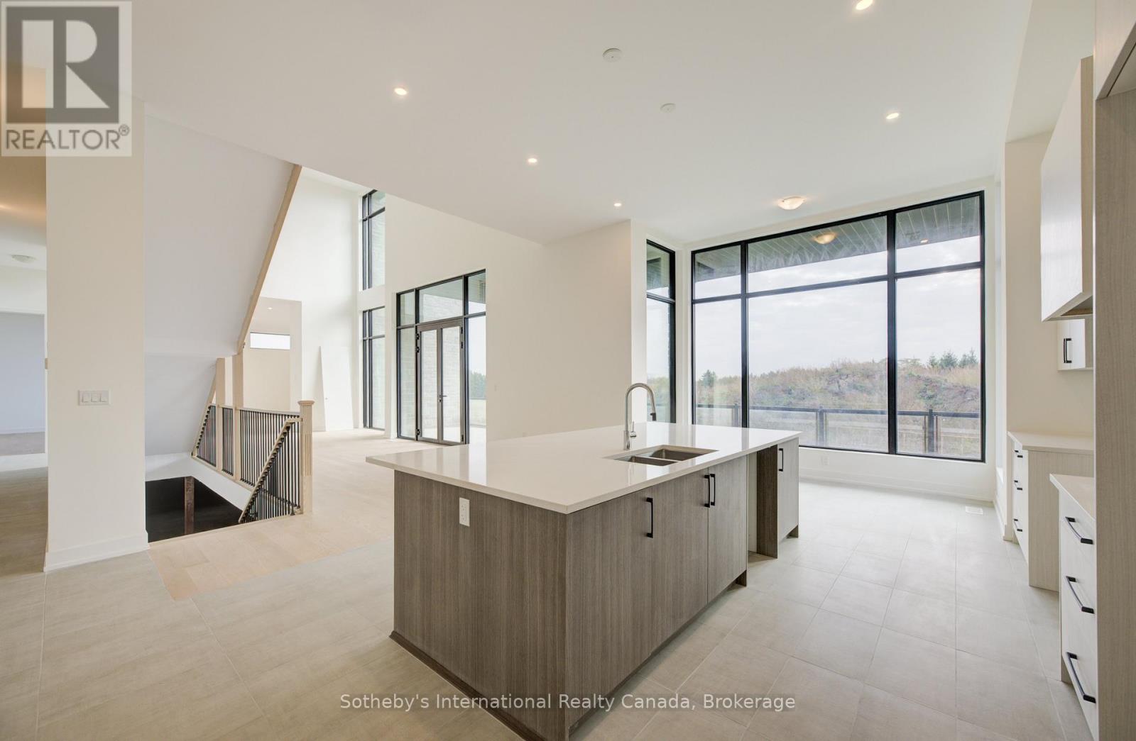 6 Sugarbush Court, Halton Hills, Ontario  L7G 4S7 - Photo 12 - W12818882