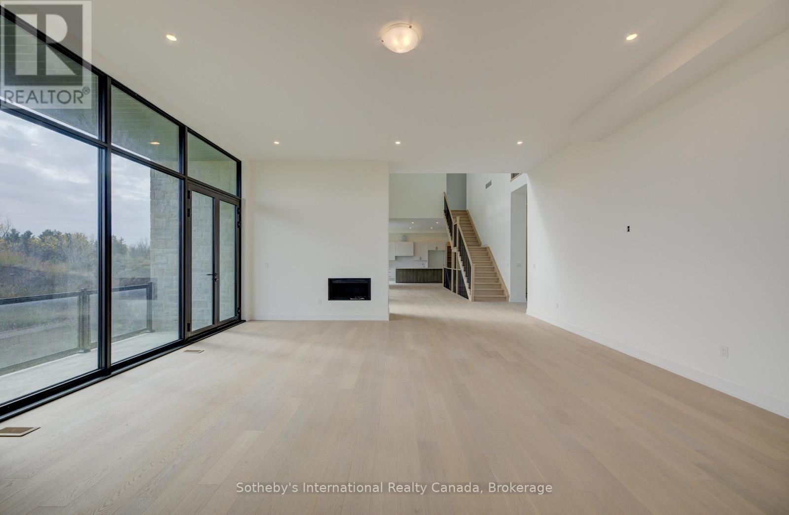 6 Sugarbush Court, Halton Hills, Ontario  L7G 4S7 - Photo 8 - W12818882