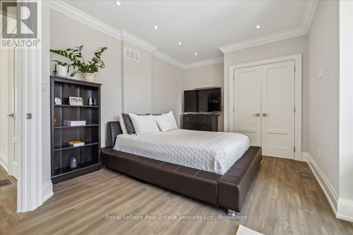 1211 Pinegrove Road, Oakville, Ontario  L6L 2W8 - Photo 21 - W12818918