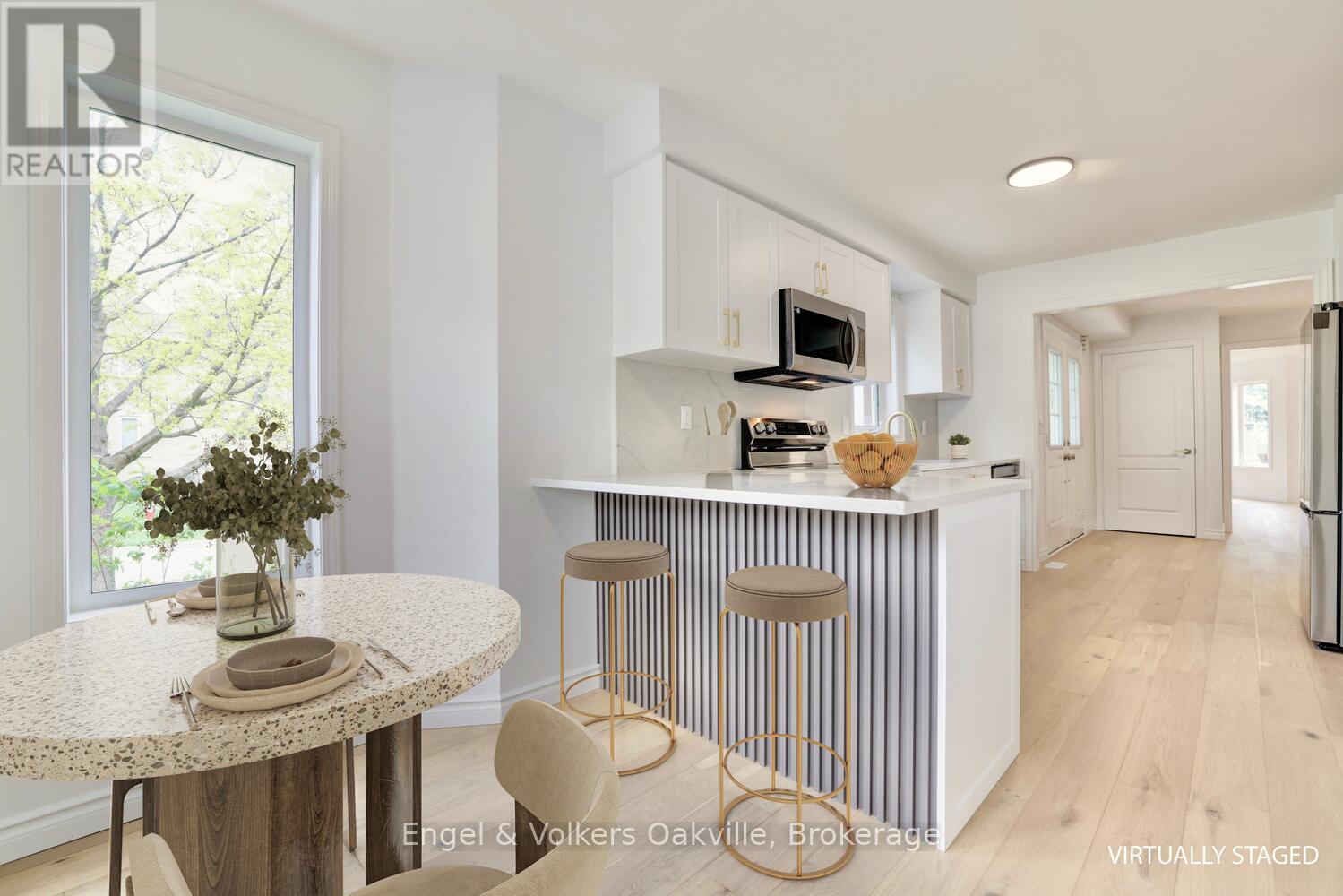 3933 Coachman Circle, Mississauga, Ontario  L5M 6R1 - Photo 10 - W12818944