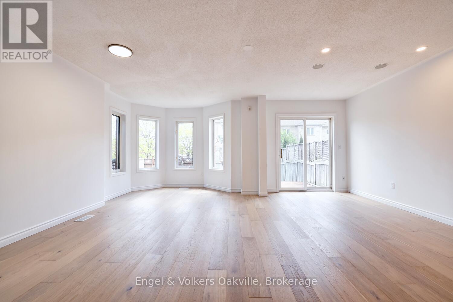 3933 Coachman Circle, Mississauga, Ontario  L5M 6R1 - Photo 13 - W12818944