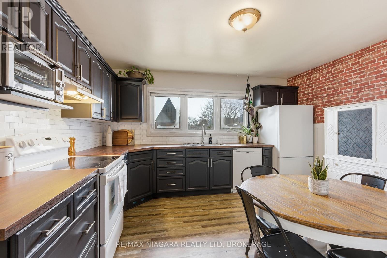 1350 Haist Street, Pelham, Ontario  L0S 1M0 - Photo 12 - X12807322