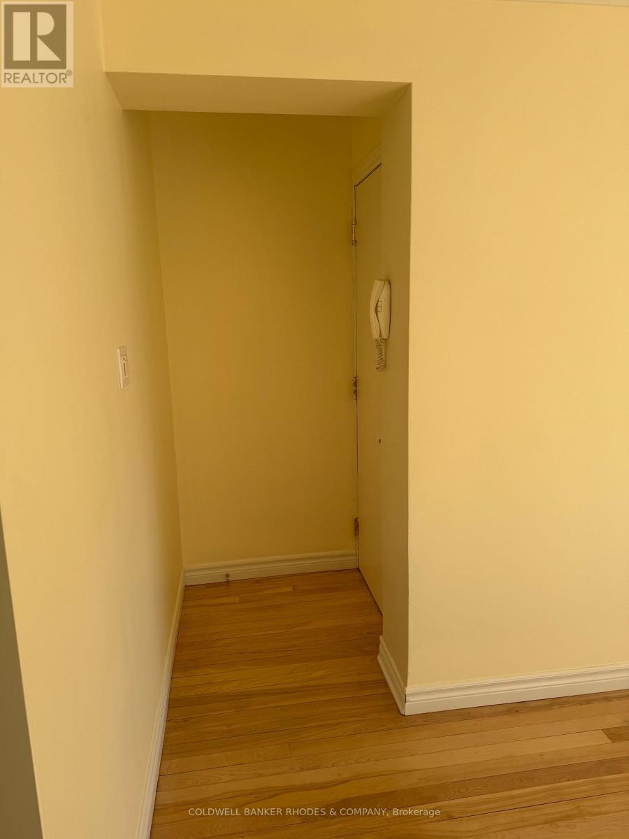 6 - 406 Montreal Road, Ottawa, Ontario  K1K 0V4 - Photo 2 - X12818838