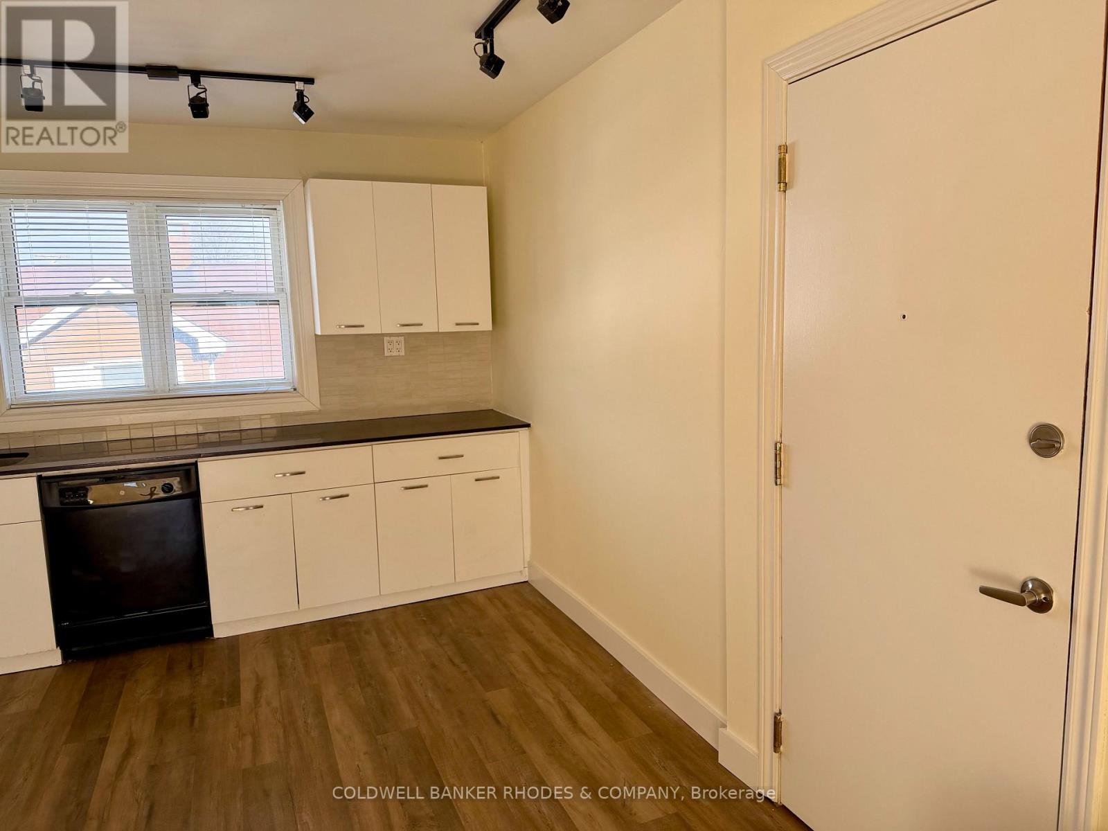 6 - 406 Montreal Road, Ottawa, Ontario  K1K 0V4 - Photo 4 - X12818838