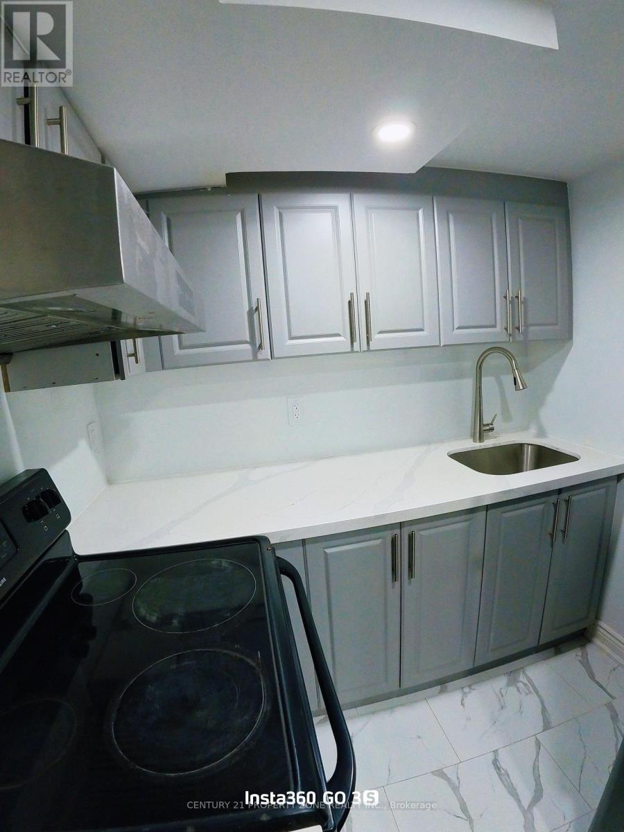 23 Brent Stephens Way, Brampton, Ontario  L7A 5B6 - Photo 2 - W12736680