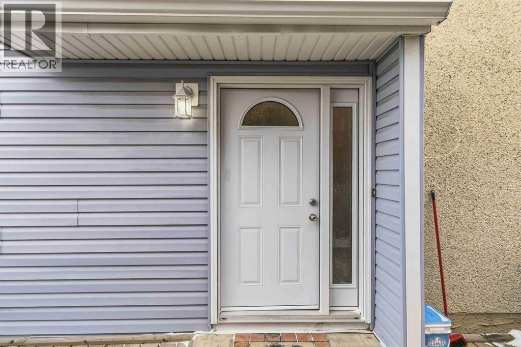 373 Ross Haven Drive, Fort Mcmurray, Alberta  T9H 3P2 - Photo 3 - A2282784