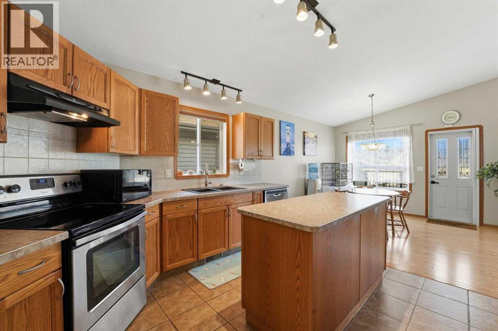 1 Duval Crescent, Red Deer, Alberta  T4R 2Y7 - Photo 4 - A2279701