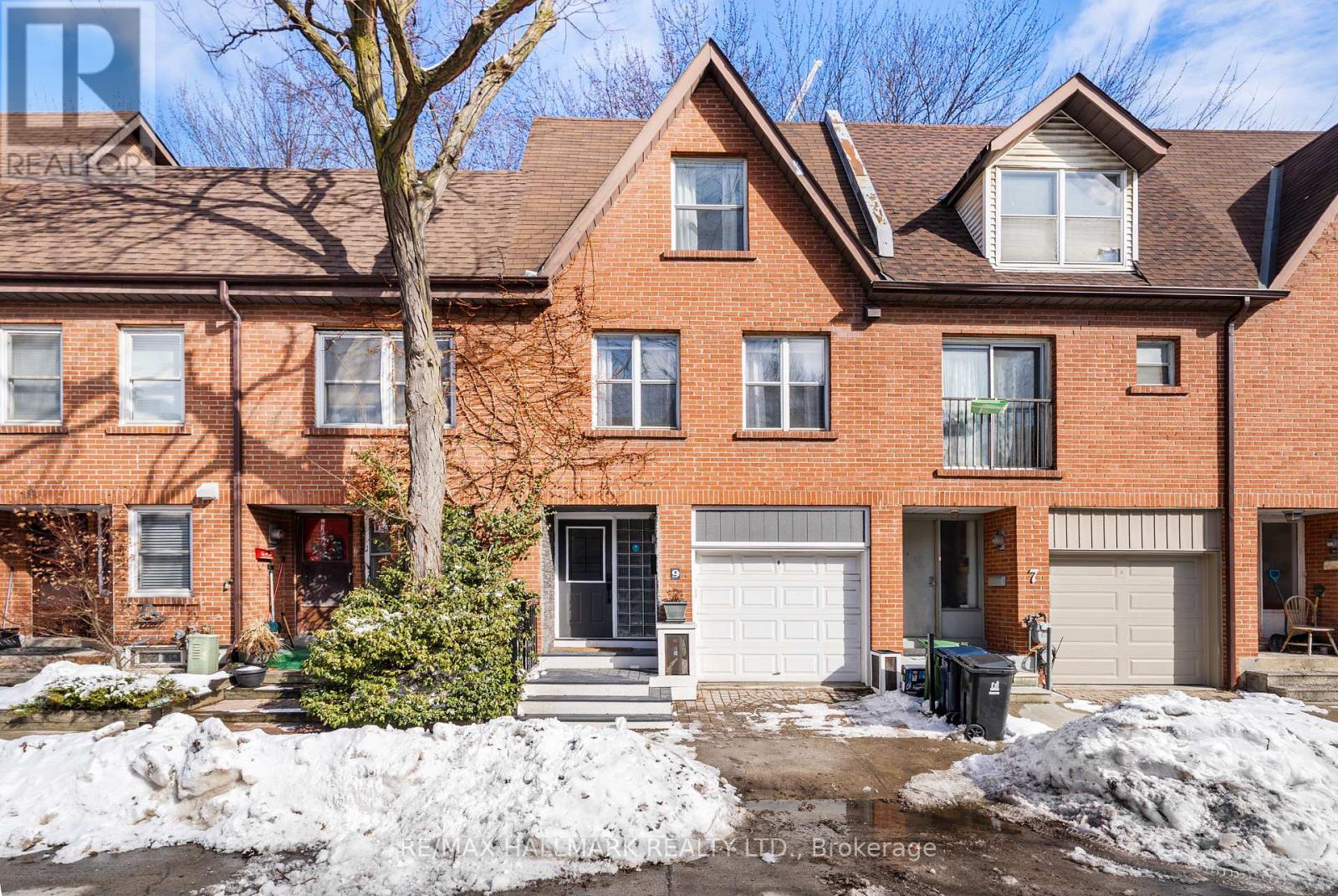 9 DOUVILLE COURT, Toronto, Ontario