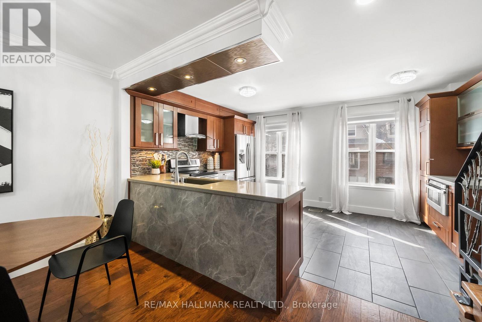 9 Douville Court, Toronto, Ontario  M5A 4E7 - Photo 11 - C12818708