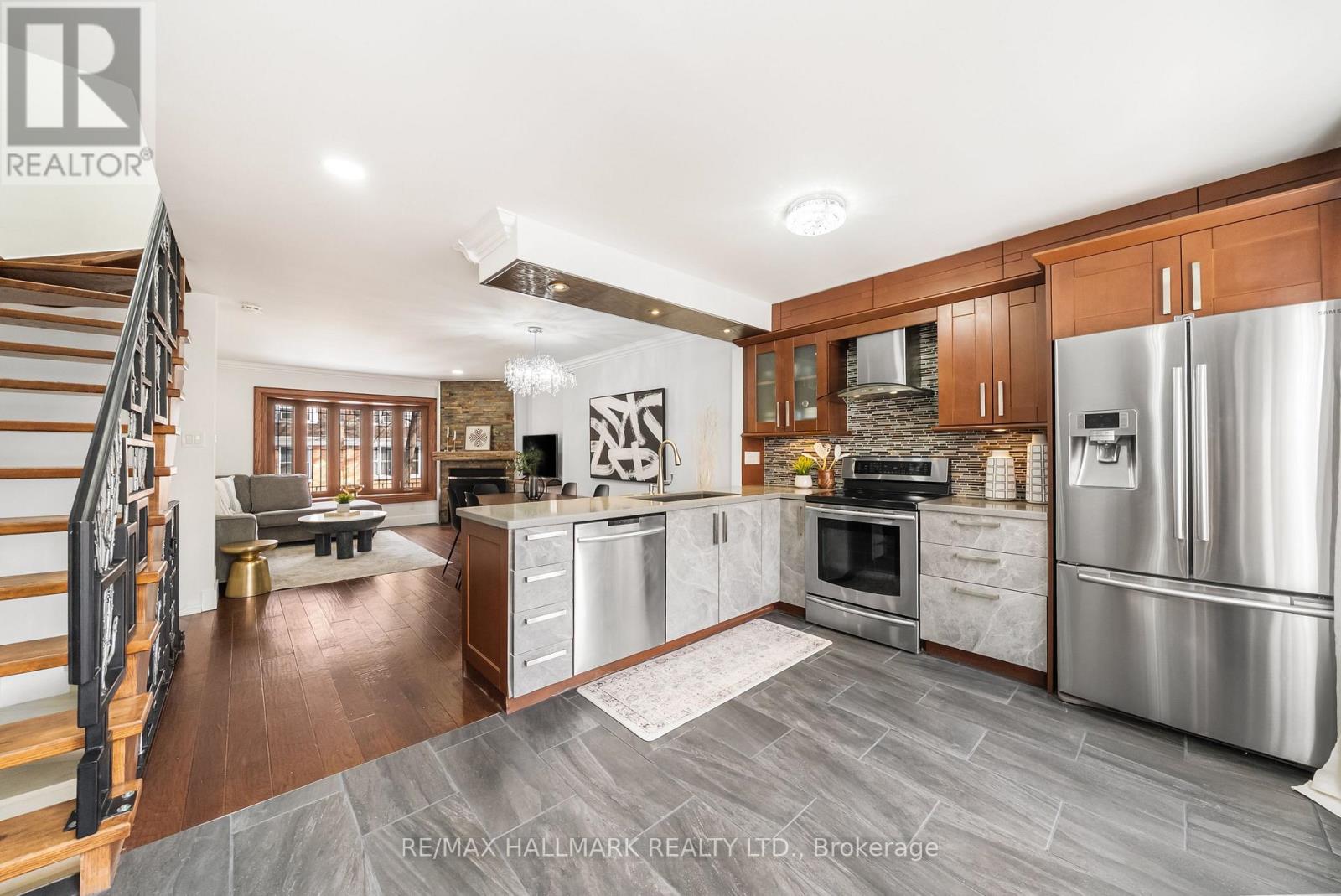 9 Douville Court, Toronto, Ontario  M5A 4E7 - Photo 12 - C12818708