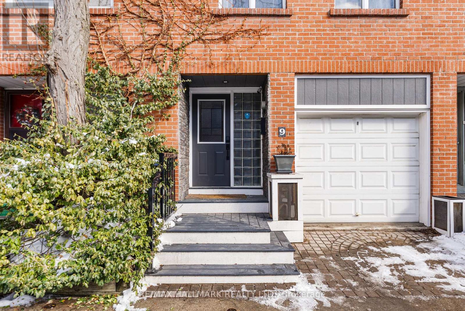 9 Douville Court, Toronto, Ontario  M5A 4E7 - Photo 2 - C12818708