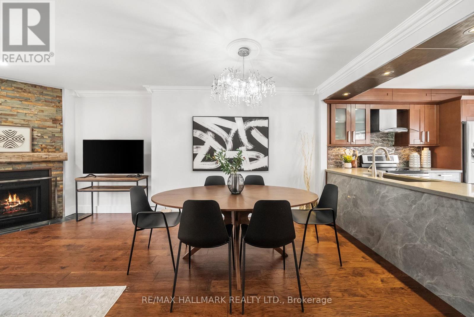 9 Douville Court, Toronto, Ontario  M5A 4E7 - Photo 9 - C12818708