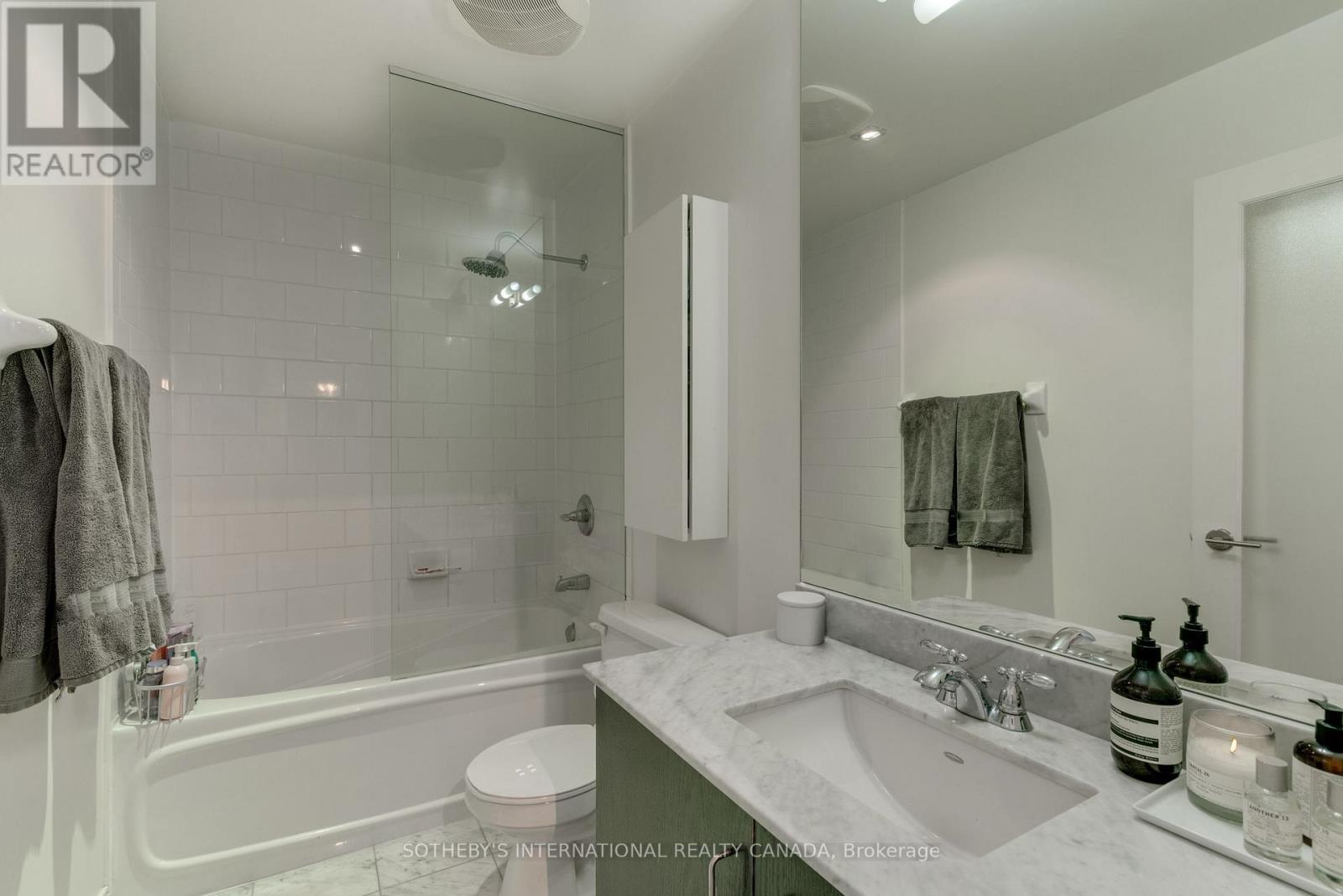 2001 - 18 Yorkville Avenue, Toronto, Ontario  M4W 1L4 - Photo 8 - C12818932