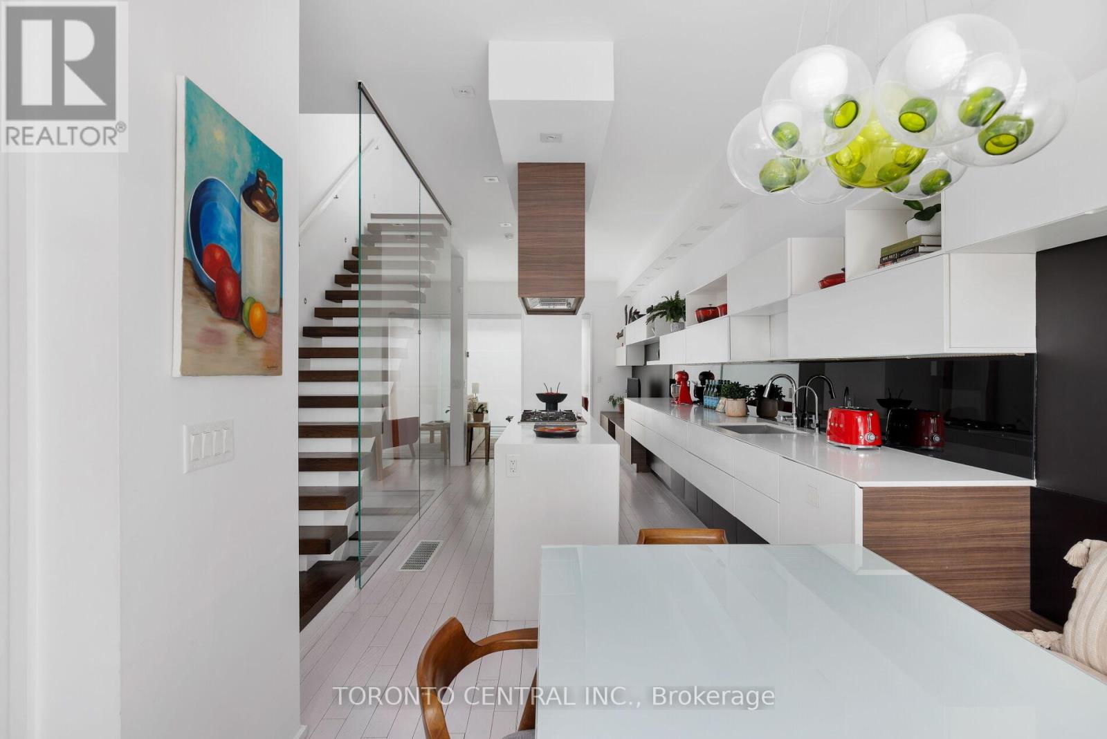 258 Manning Avenue, Toronto, Ontario  M6J 2K7 - Photo 4 - C12818970