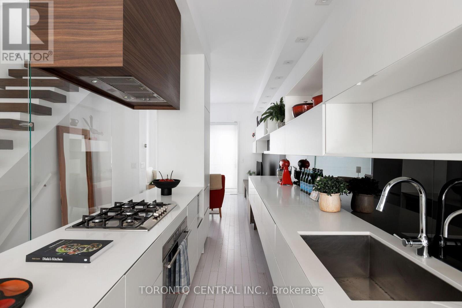 258 Manning Avenue, Toronto, Ontario  M6J 2K7 - Photo 6 - C12818970