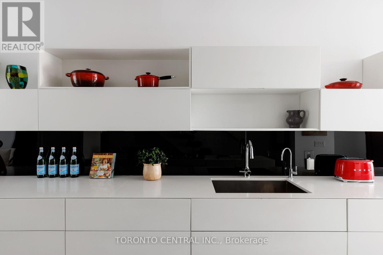 258 Manning Avenue, Toronto, Ontario  M6J 2K7 - Photo 7 - C12818970