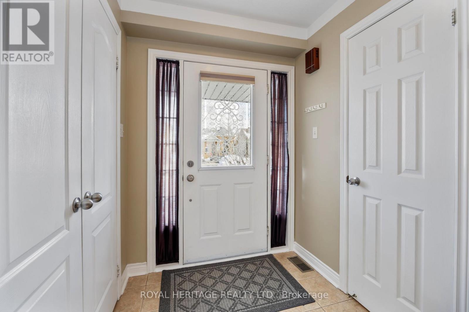 12 Floree Street, Whitby, Ontario  L1R 3B2 - Photo 6 - E12818776