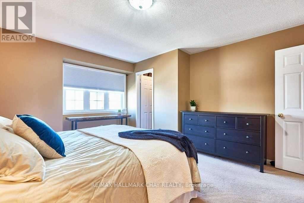 129 Kirkland Place, Whitby, Ontario  L1P 1W8 - Photo 11 - E12818860