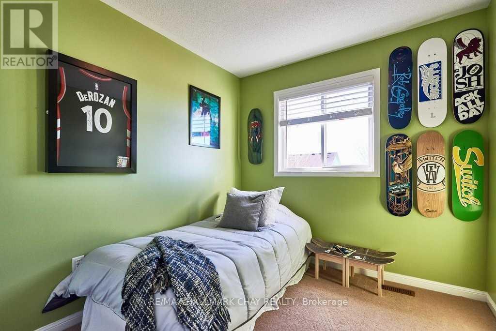 129 Kirkland Place, Whitby, Ontario  L1P 1W8 - Photo 14 - E12818860