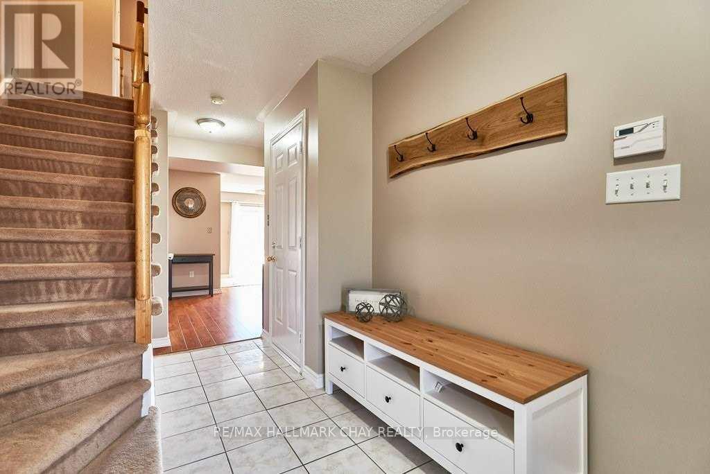 129 Kirkland Place, Whitby, Ontario  L1P 1W8 - Photo 3 - E12818860