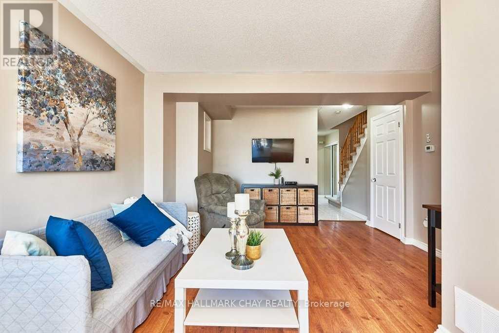 129 Kirkland Place, Whitby, Ontario  L1P 1W8 - Photo 4 - E12818860