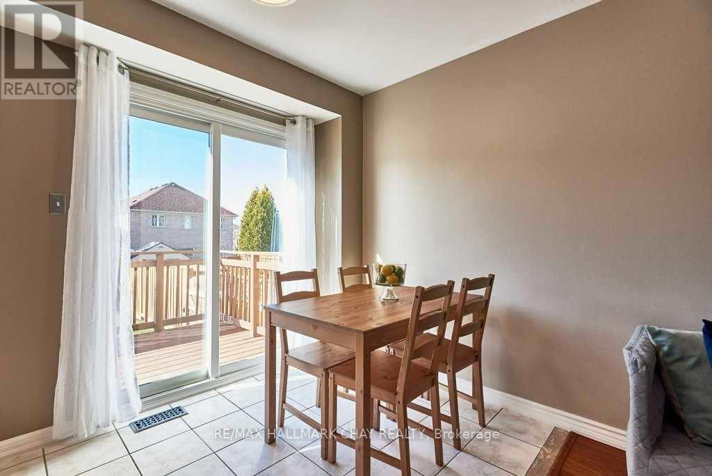 129 Kirkland Place, Whitby, Ontario  L1P 1W8 - Photo 6 - E12818860