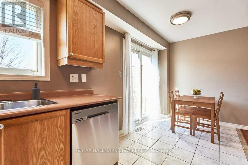 129 Kirkland Place, Whitby, Ontario  L1P 1W8 - Photo 9 - E12818860