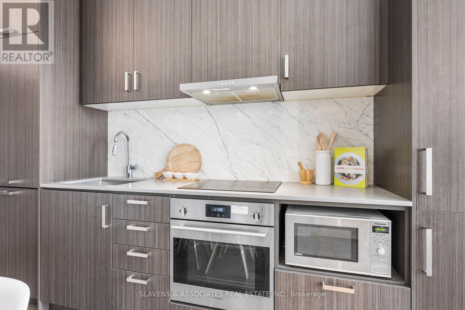 223 - 60 Honeycrisp Crescent, Vaughan, Ontario  L4K 0N5 - Photo 8 - N12818764