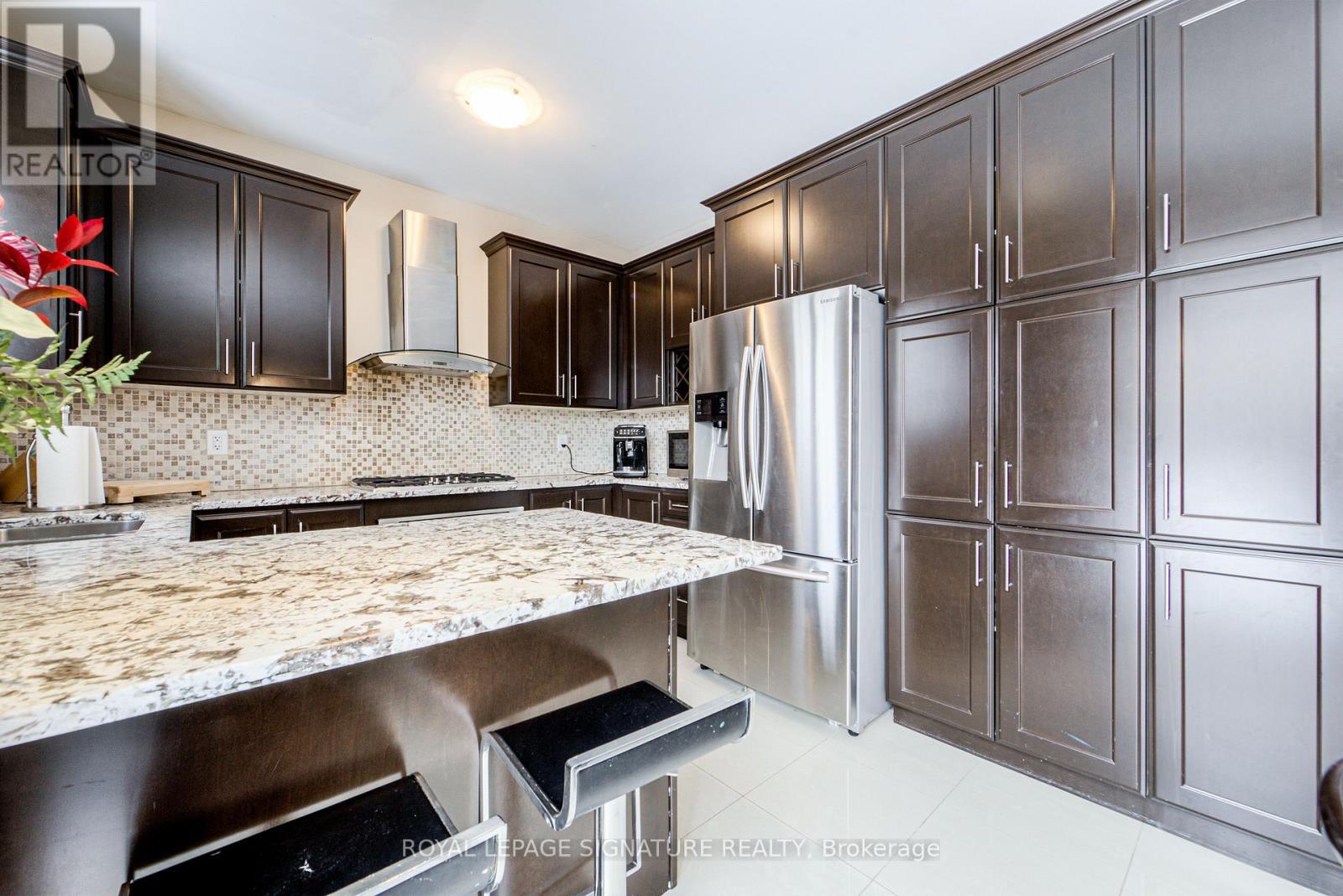 4 Amaranth Court, Richmond Hill, Ontario  L4E 0M2 - Photo 15 - N12818826