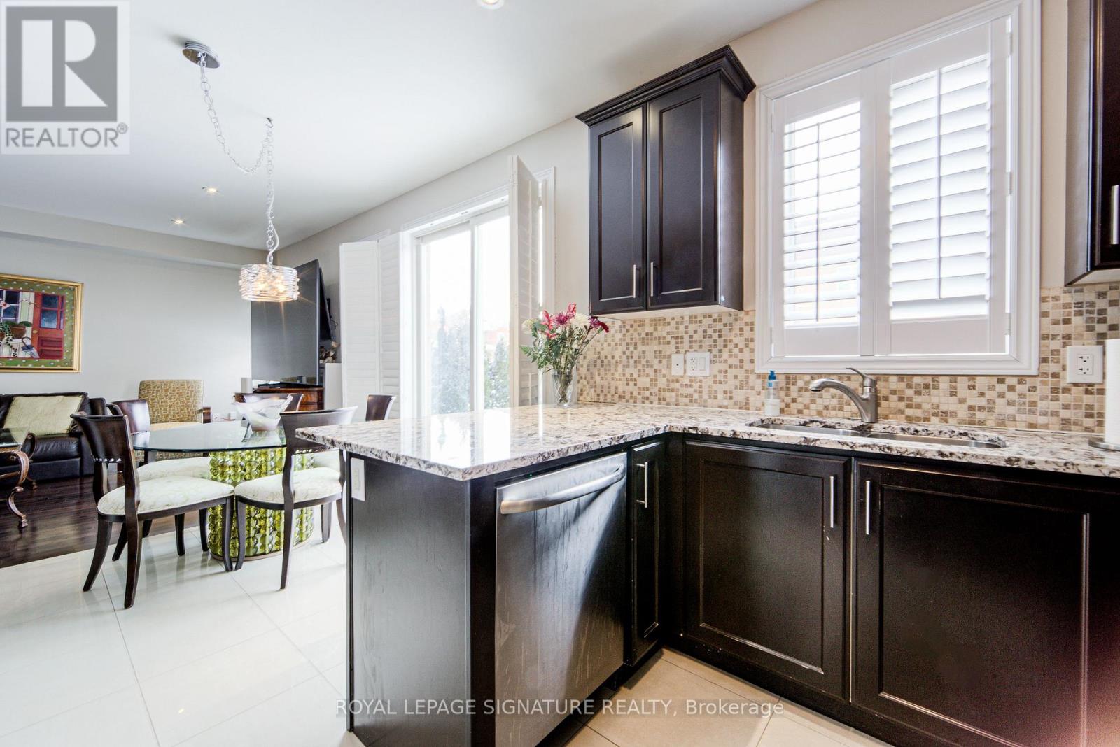 4 Amaranth Court, Richmond Hill, Ontario  L4E 0M2 - Photo 17 - N12818826