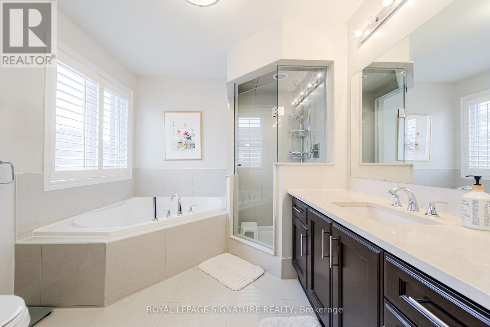 4 Amaranth Court, Richmond Hill, Ontario  L4E 0M2 - Photo 24 - N12818826