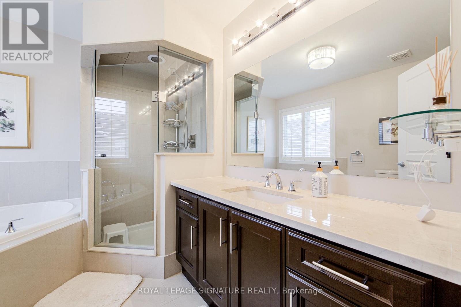 4 Amaranth Court, Richmond Hill, Ontario  L4E 0M2 - Photo 25 - N12818826