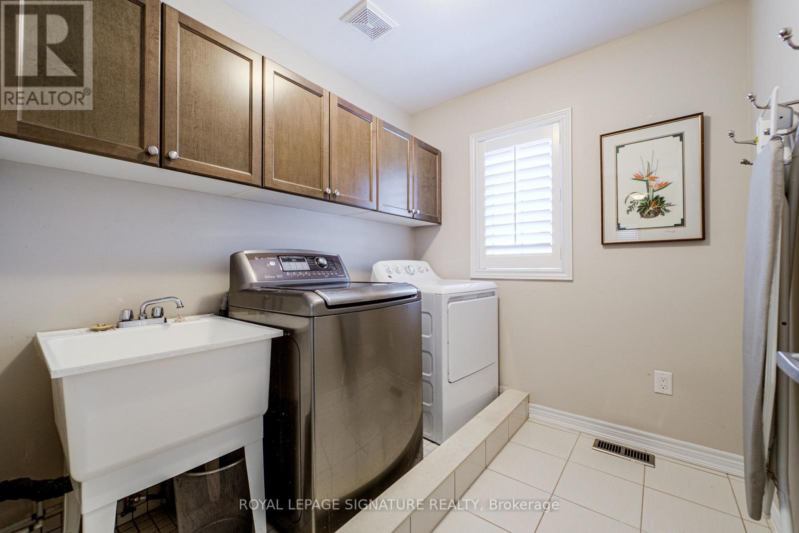 4 Amaranth Court, Richmond Hill, Ontario  L4E 0M2 - Photo 33 - N12818826