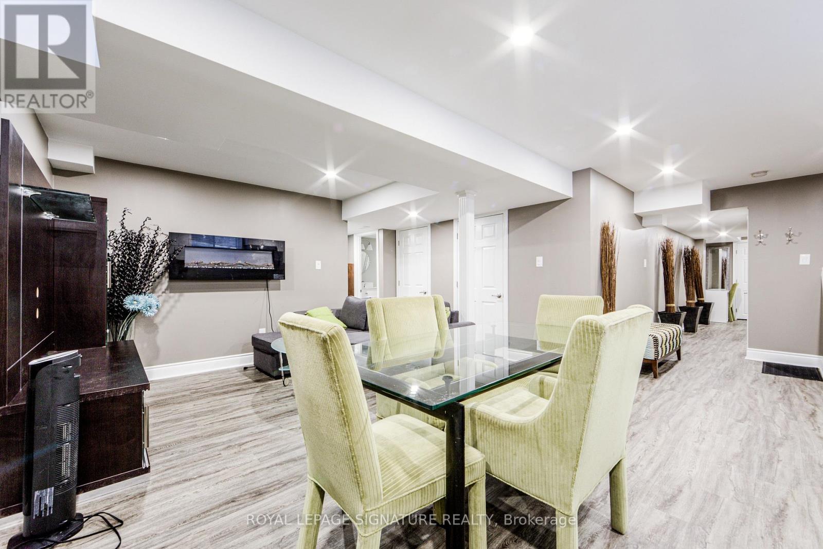 4 Amaranth Court, Richmond Hill, Ontario  L4E 0M2 - Photo 38 - N12818826