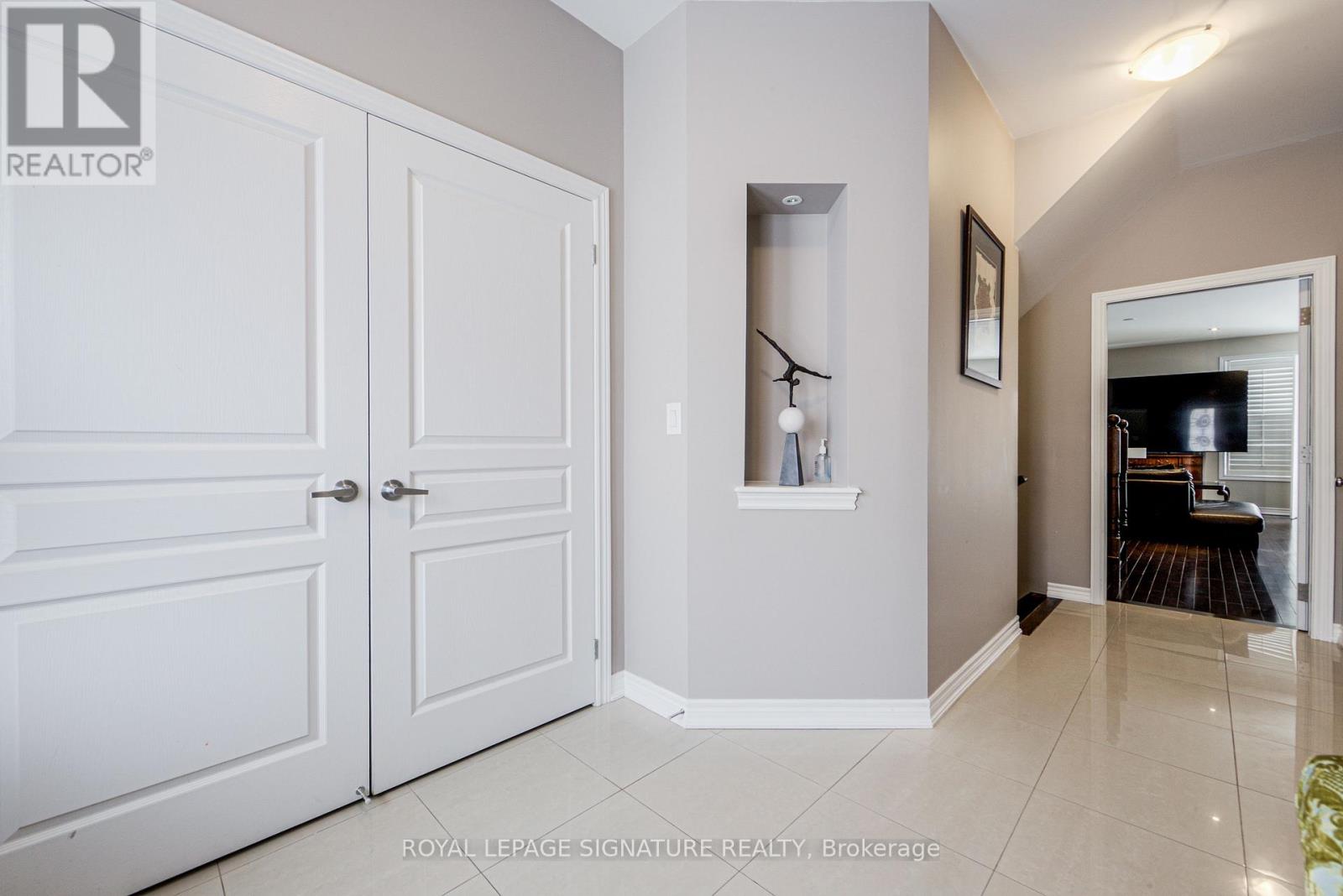 4 Amaranth Court, Richmond Hill, Ontario  L4E 0M2 - Photo 9 - N12818826