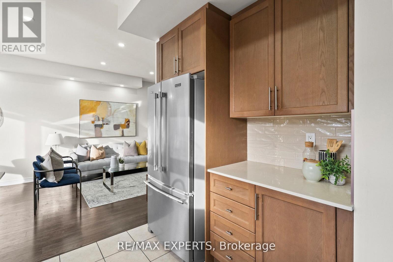 16 - 125 Kayla Crescent, Vaughan, Ontario  L6A 4G5 - Photo 7 - N12818834