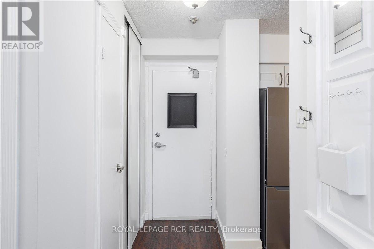 508 - 260 Davis Drive, Newmarket, Ontario  L3Y 7C3 - Photo 2 - N12818844