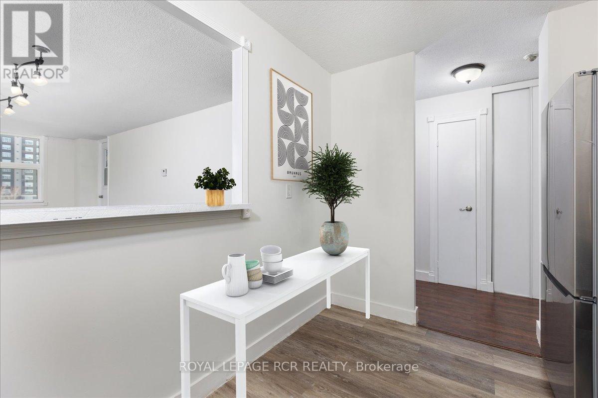 508 - 260 Davis Drive, Newmarket, Ontario  L3Y 7C3 - Photo 5 - N12818844