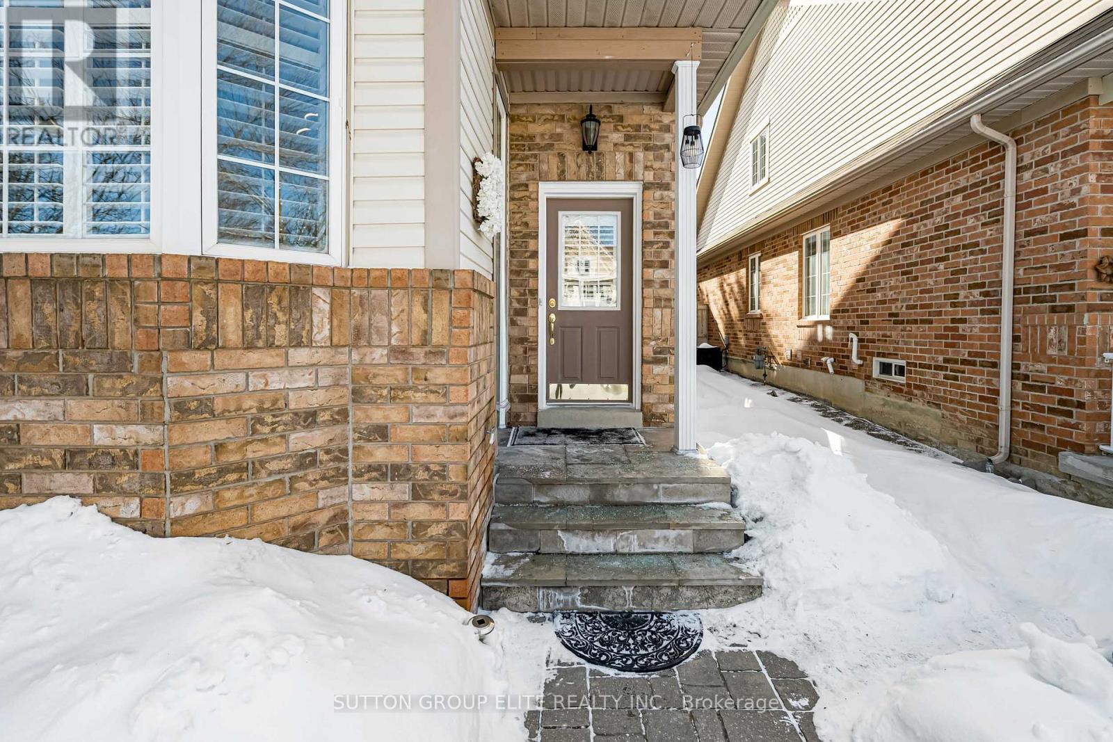 63 Ochalski Road, Aurora, Ontario  L4G 7J3 - Photo 2 - N12818924